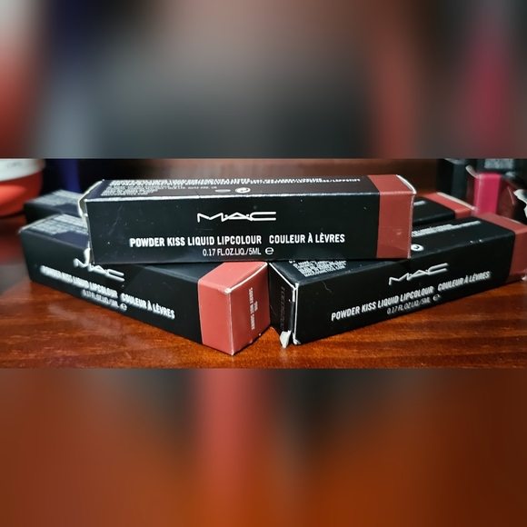 *Host Pick* MAC Powder Kiss Liquid Lip 💋❤️😍 - Picture 2 of 11